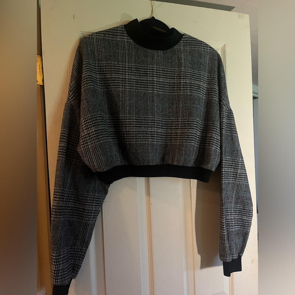 Cropped Turtle Neck Sweater